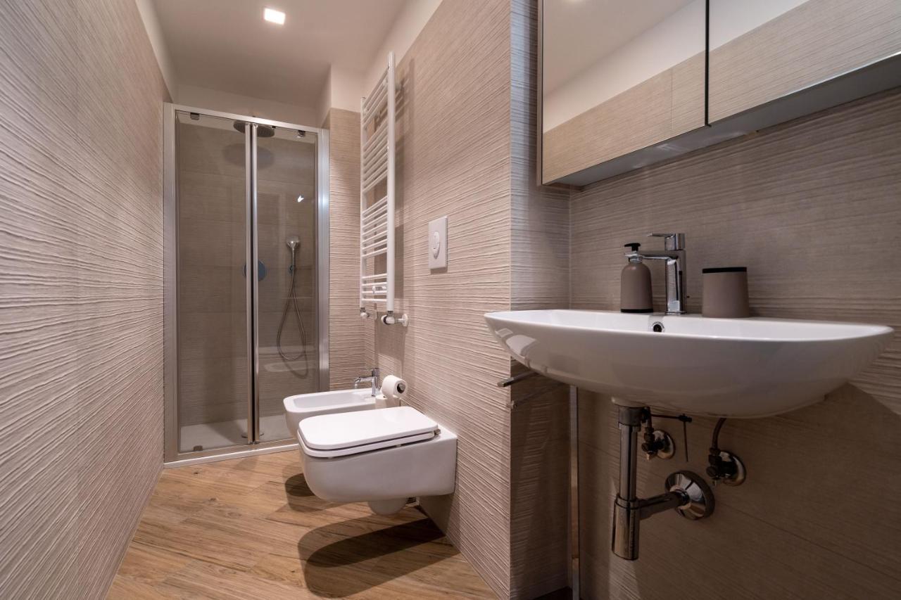 Aurealiving - Trastevere Suite With Rooftop & Gym, Your Place In ローマ エクステリア 写真