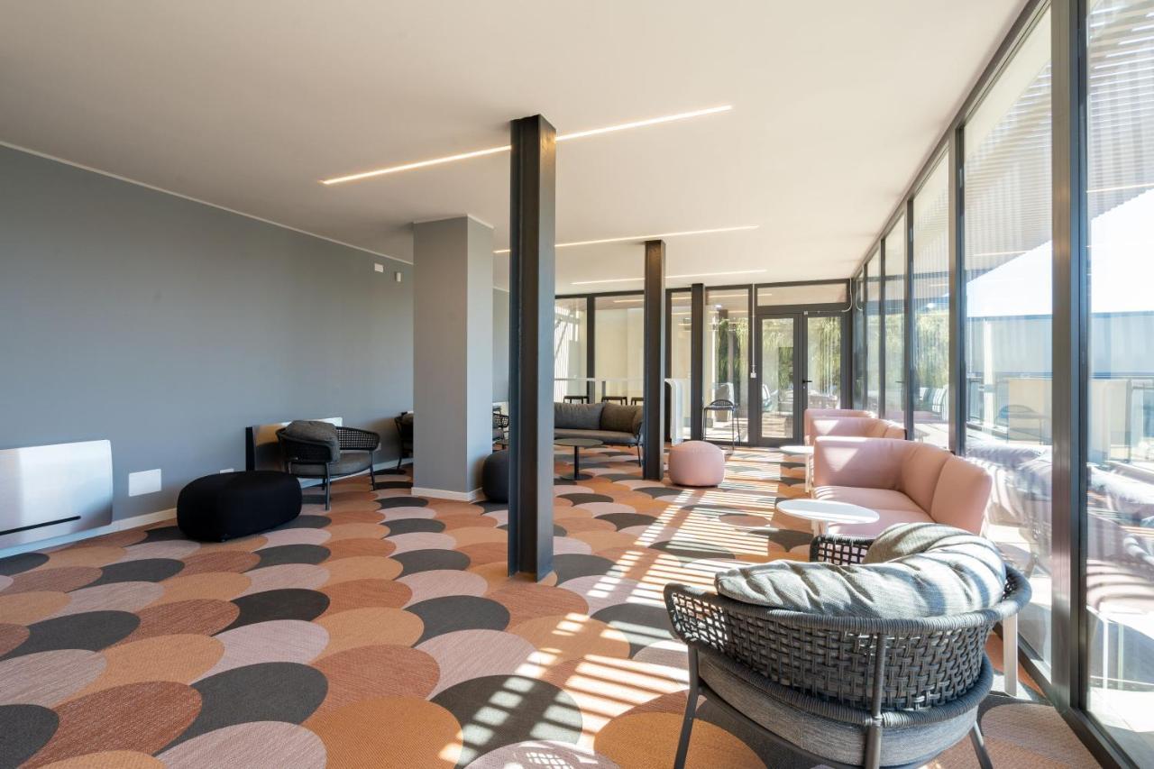 Aurealiving - Trastevere Suite With Rooftop & Gym, Your Place In ローマ エクステリア 写真