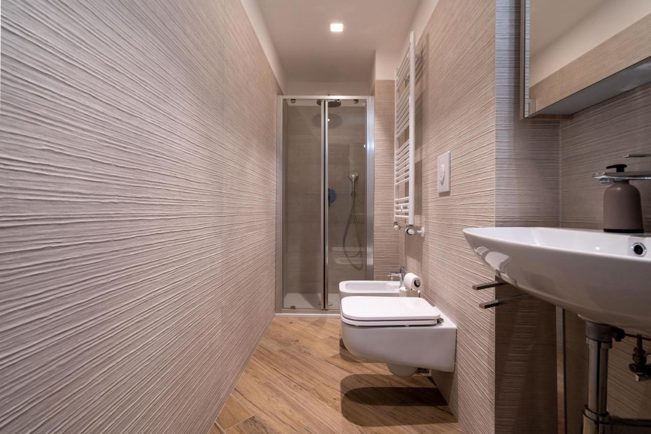 Aurealiving - Trastevere Suite With Rooftop & Gym, Your Place In ローマ エクステリア 写真
