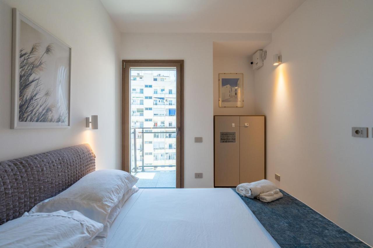 Aurealiving - Trastevere Suite With Rooftop & Gym, Your Place In ローマ エクステリア 写真
