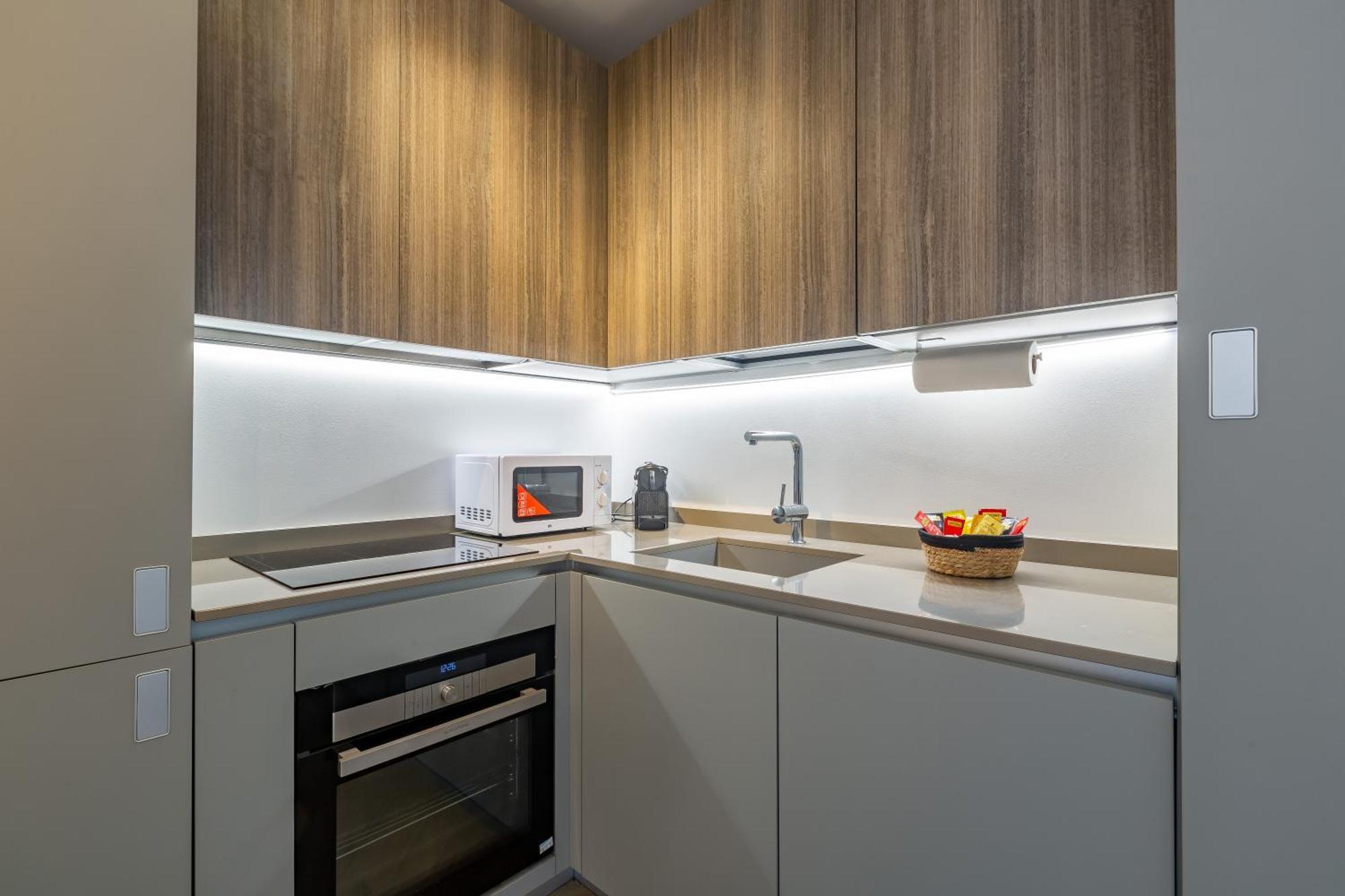 Aurealiving - Trastevere Suite With Rooftop & Gym, Your Place In ローマ エクステリア 写真
